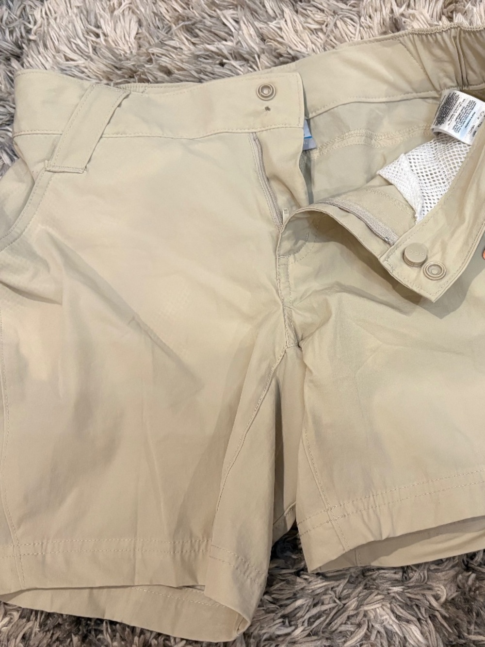 Columbia UPF 50 shorts-women size 8 (NWT-missing 1 button)